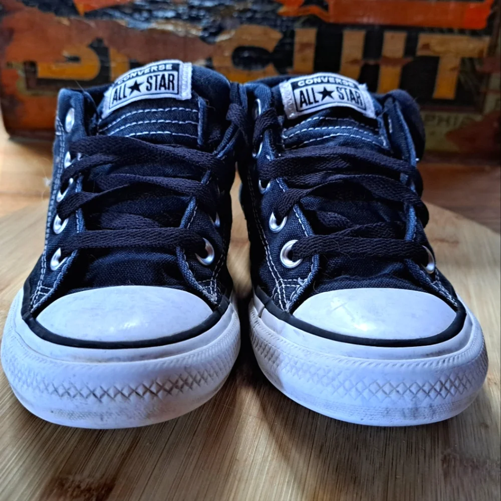 Converse Chuck Taylor All Star Sneakers, Children's Size 1, Black Lace Up Canvas